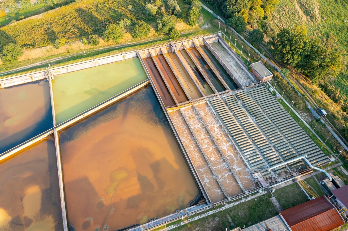 A Group Of Large Sedimentation Tanks. Water Settling, Cleaning In A Reservoir With Biological Organisms At A Water Station. Different Degree Of Wastewater Treatment Adobestock 462700370 Scaled - Bionetix®